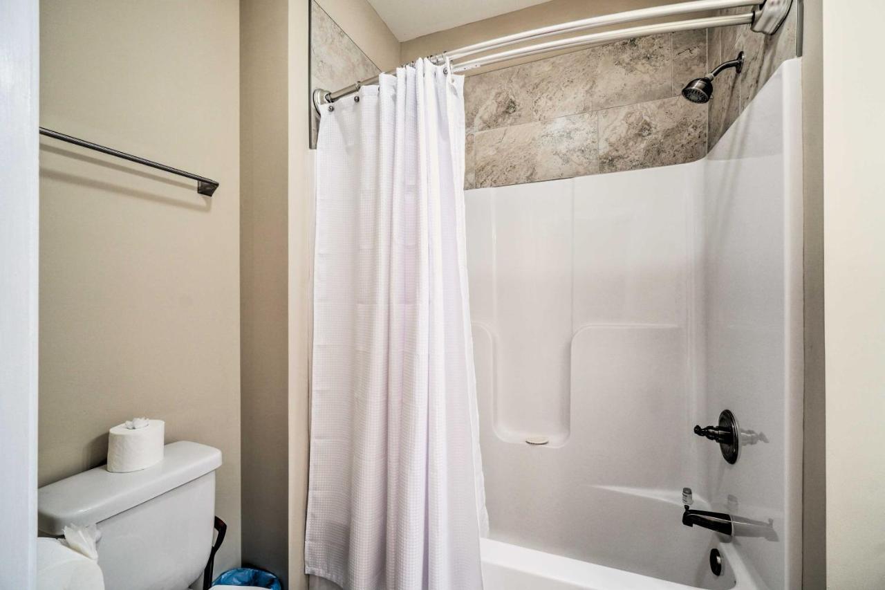 Chic Townsend Condo With Saltwater Pool! Екстер'єр фото